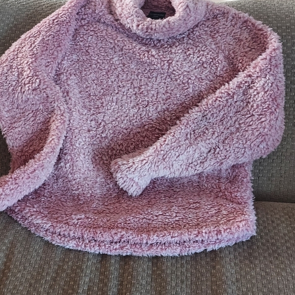 Pink Furry Turtle Neck - Picture 6 of 7